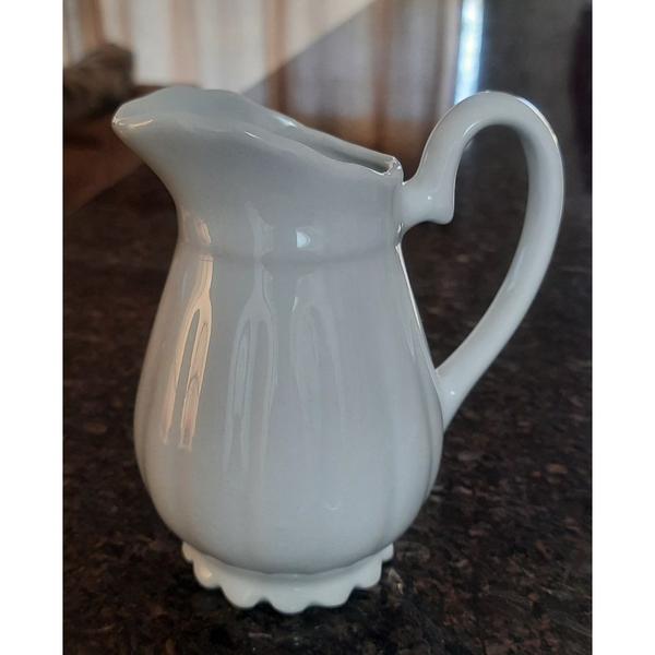 Jarra Clássica 300ml, Leiteira, Sucos e Bebidas - Porcelana Branca - Antilope Decor Porcelanas Imagem de Jarra Clássica 300ml, Leiteira, Sucos e Bebidas - Porcelana Branca