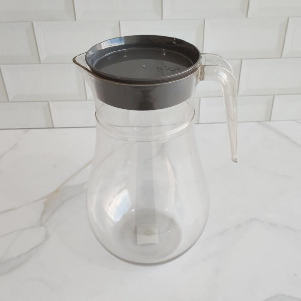 Jarra para Água e Suco com Tampa e Alça 2L Transparente Chumbo Belly Ou Imagem de Jarra para Água e Suco com Tampa e Alça 2L Transparente Chumbo Belly Ou