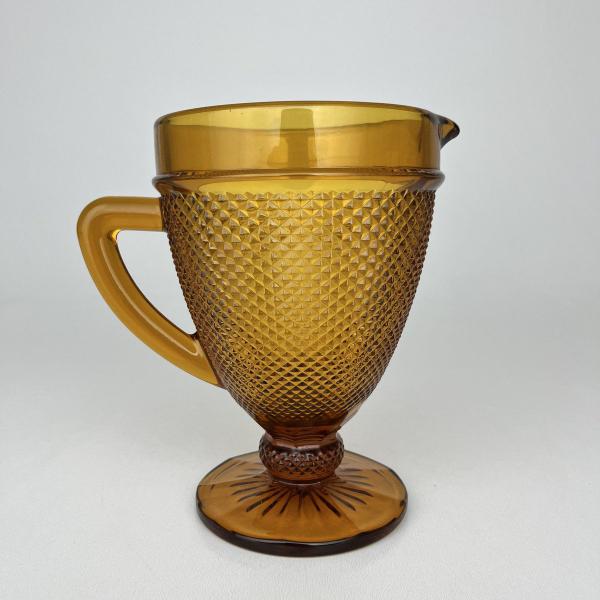 Jarra Vidro com Alça Amarelo Âmbar Relevos Bico de Jaca 1L - In Casa Imagem de Jarra Vidro com Alça Amarelo Âmbar Relevos Bico de Jaca 1L