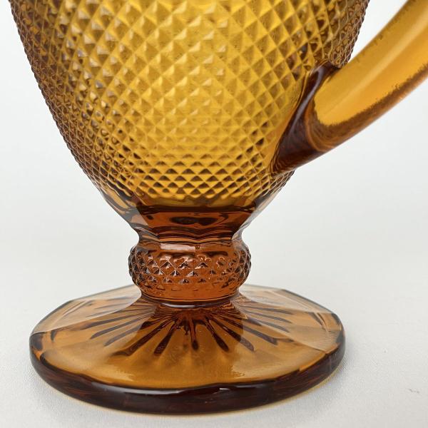 Jarra Vidro com Alça Amarelo Âmbar Relevos Bico de Jaca 1L - In Casa Imagem de Jarra Vidro com Alça Amarelo Âmbar Relevos Bico de Jaca 1L