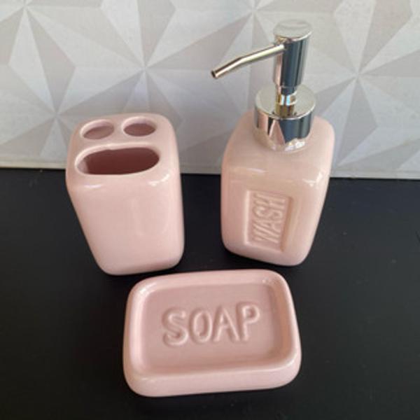 Jogo de banheiro de porcelana rosa com 3 peças porta sabonete e escova - clink Imagem de Jogo de banheiro de porcelana rosa com 3 peças porta sabonete e escova