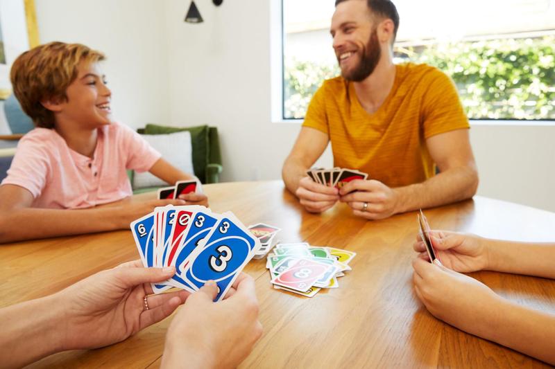 Imagem de Jogo de cartas Mattel Games UNO Multi com baralho de 108 cartas