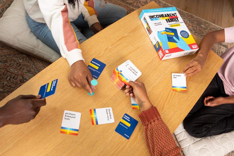 Jogo de cartas Relatable Incohearent Family Edition Age 12+ com 400 cartas - WHAT DO YOU MEME Imagem de Jogo de cartas Relatable Incohearent Family Edition Age 12+ com 400 cartas