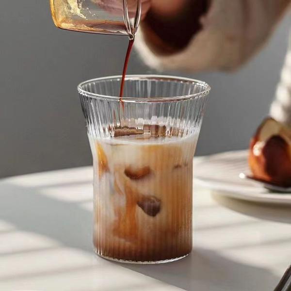Jogo De Copos 2 Peças Listras Vertic Com Alça De Couro 320ml - raleo Imagem de Jogo De Copos 2 Peças Listras Vertic Com Alça De Couro 320ml