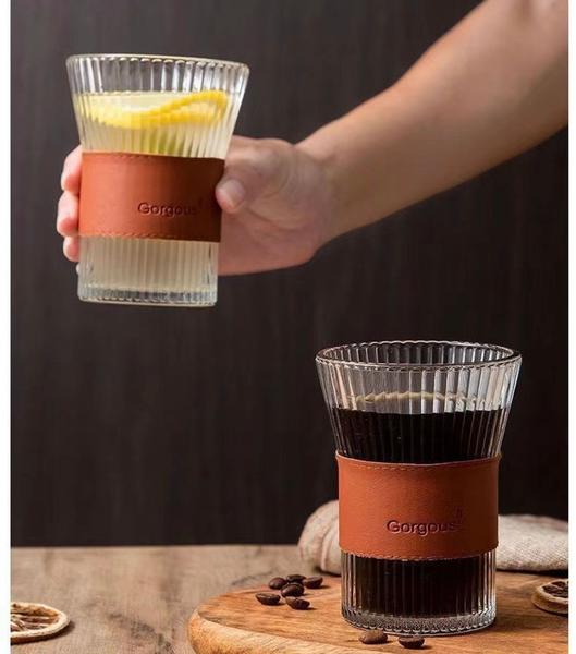 Jogo De Copos 2 Peças Listras Vertic Com Alça De Couro 320ml - raleo Imagem de Jogo De Copos 2 Peças Listras Vertic Com Alça De Couro 320ml