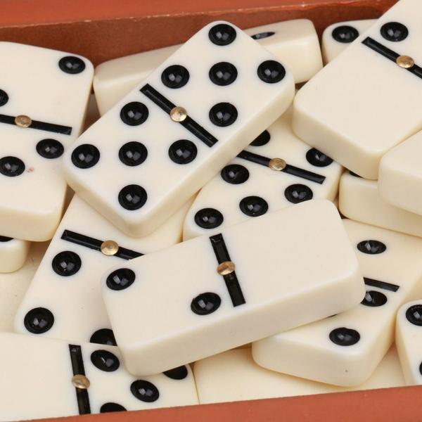 Jogo de Dominó em Osso Grosso Profissional Estojo em Madeira Tradicional - Uny Gift Imagem de Jogo de Dominó em Osso Grosso Profissional Estojo em Madeira Tradicional