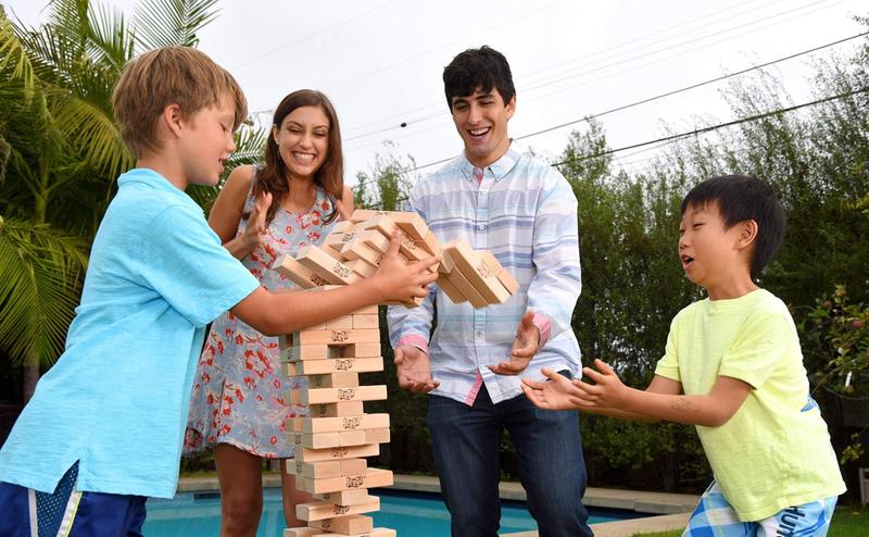 Imagem de Jogo de empilhamento de madeira dura Jenga Giant Family