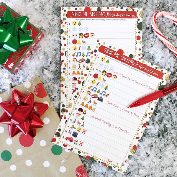 Jogo de festa de Natal DISTINCTIVS Sing Me an Emoji para 25 jogadores Imagem de Jogo de festa de Natal DISTINCTIVS Sing Me an Emoji para 25 jogadores