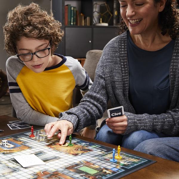 Imagem de Jogo de tabuleiro Hasbro Gaming Clue para crianças de 8 anos ou mais, 2 a 6 jogadores