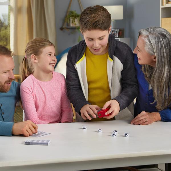 Imagem de Jogo de tabuleiro Hasbro Gaming Yahtzee Fast-Playing para crianças maiores de 8 anos