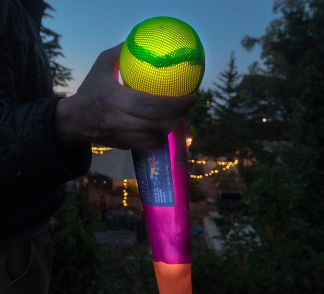 Imagem de Jogo Outdoor Throw and Catch Light Up Foxtail LED