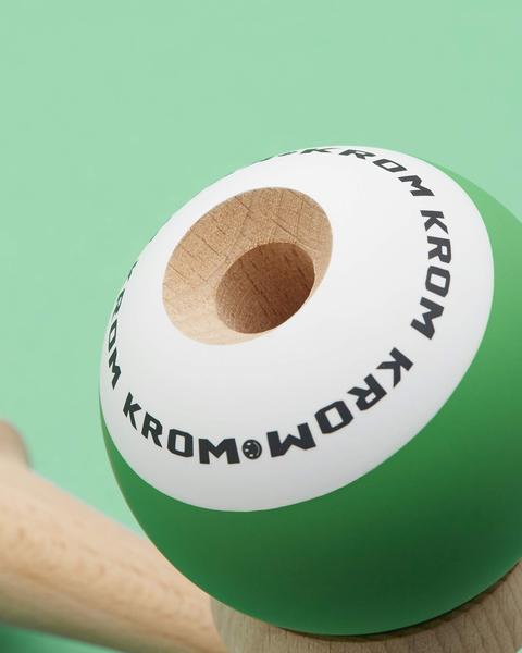 Imagem de Kendama KROM POP Equilíbrio de textura suave verde escuro