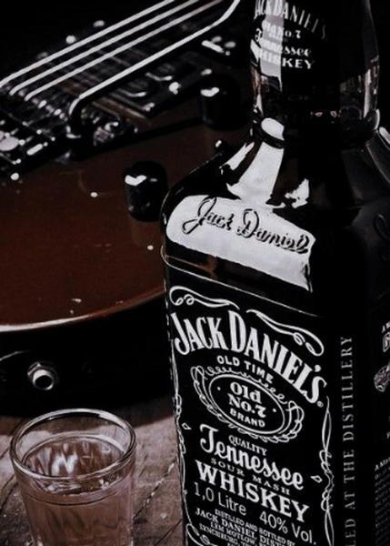 Imagem de Kit 1 Whiskey Jack Daniel's 1.000ml com 4 Copos de Vidro Shot de 45ml