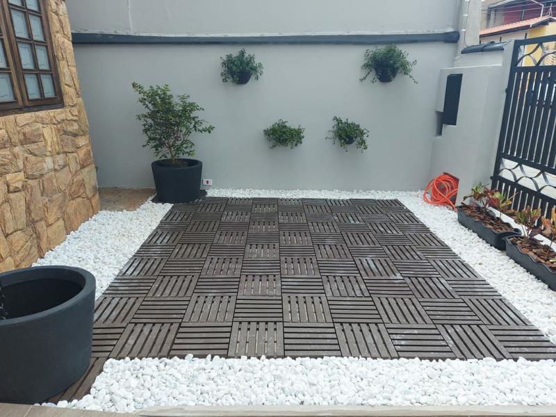 Imagem de Kit 10 deck modular  plastico preto textura madeira, piscina, sacada, banheiro 30x30x2,5 cm maxx premium