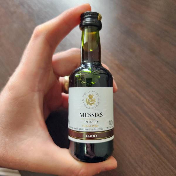 Kit 12 Un. Miniatura Mini Vinho Do Porto Messias Tawny 50ml Imagem de Kit 12 Un. Miniatura Mini Vinho Do Porto Messias Tawny 50ml