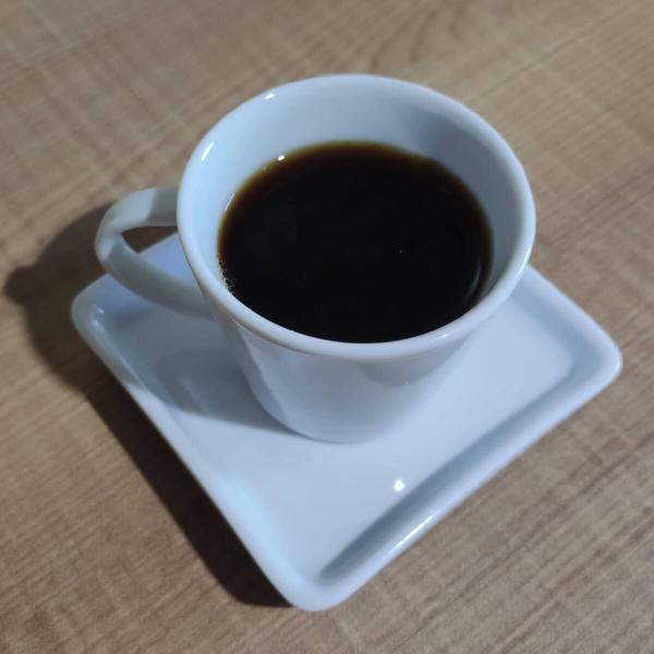 Imagem de Kit 12 Xícaras de Café 90ml em Porcelana Branca com Pires Quadrado Germer