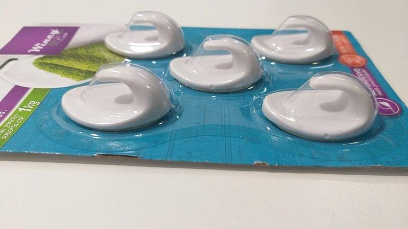 Kit 15 Gancho de Parede Resistente Adesivo Suporta até 1 Kg - Wincy Imagem de Kit 15 Gancho de Parede Resistente Adesivo Suporta até 1 Kg