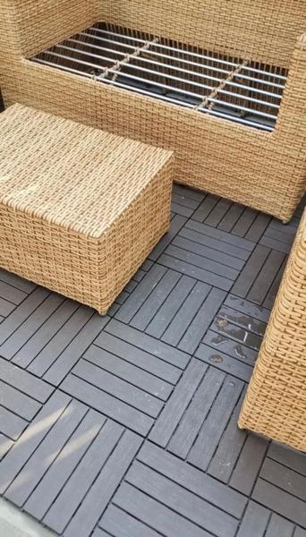 Imagem de KIT 17 PEÇAS DECK MODULAR TEXTURA MADEIRA PLÁSTICO 30x30 ÁREA EXTERNA E INTERNA PISCINA VARANDA