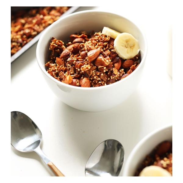 KIT 2 Granola Quinoa com Castanha Sem Gluten Vitalin 200g Imagem de KIT 2 Granola Quinoa com Castanha Sem Gluten Vitalin 200g