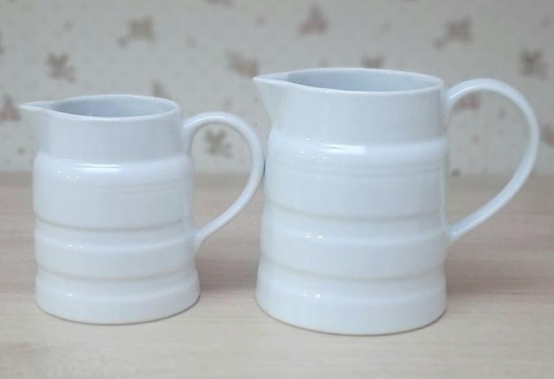 Imagem de Kit 2 Jarras Artísticas - Leiteira, Sucos e Bebidas - 600 e 850ML - Porcelana Branca