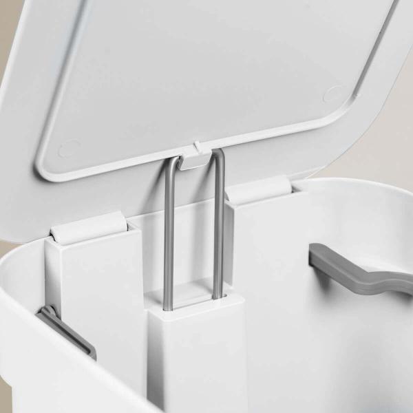 Kit 2 Lixeiras de Pedal com Aro Interno 12 Litros e 20 Litros Dupla Seletiva OU Trium Branco Imagem de Kit 2 Lixeiras de Pedal com Aro Interno 12 Litros e 20 Litros Dupla Seletiva OU Trium Branco