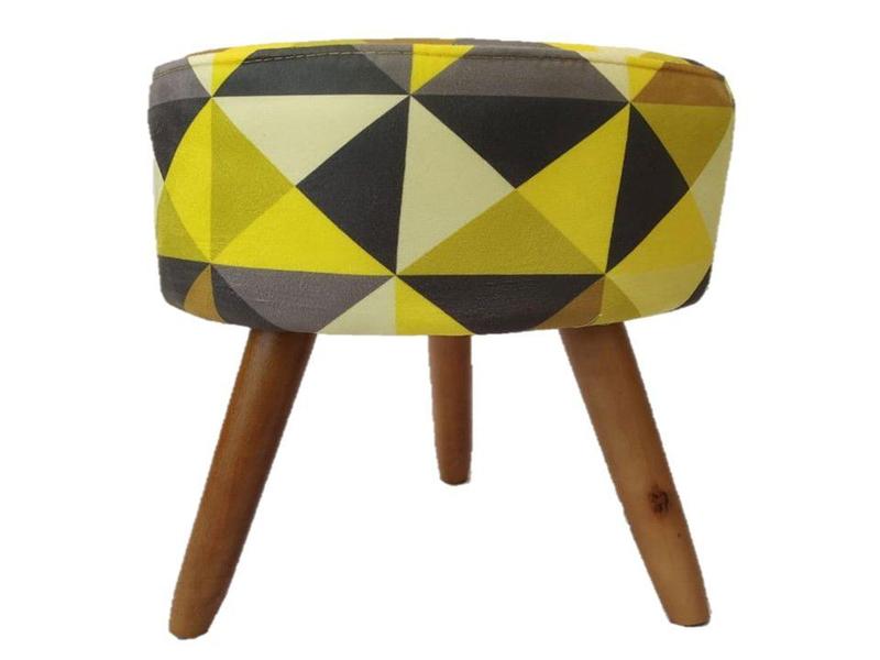 Imagem de Kit 2 Poltronas Decorativa Nina + Puff Redondo Suede Triângulo Amarelo Pés Madeira Ms Decor