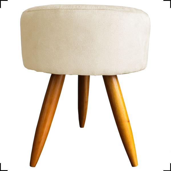 Imagem de Kit 2 poltronas decorativas para sala capitonê com base + puff redondo suede cores pé castanho  clique e decore