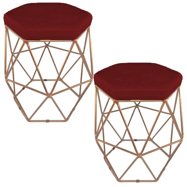 Imagem de Kit 2 puff decorativos para sala hexagonal aramado base bronze suede bordô - clique e decore