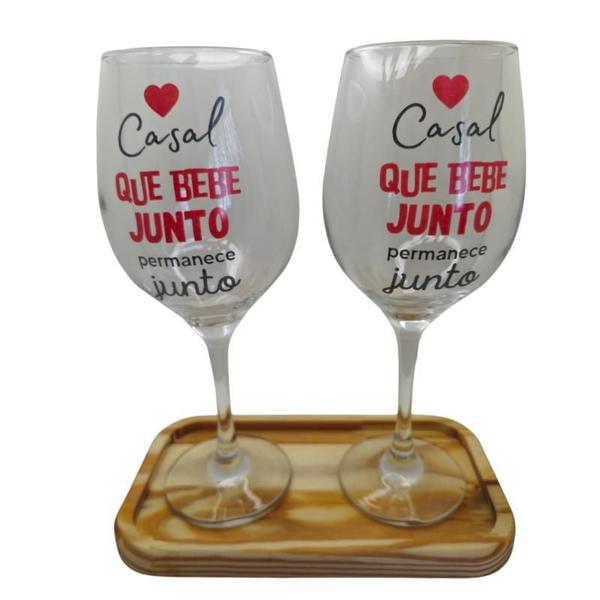 Imagem de Kit 2 Taças Bandeja Casal Bebe Junto Personalizada Vinho