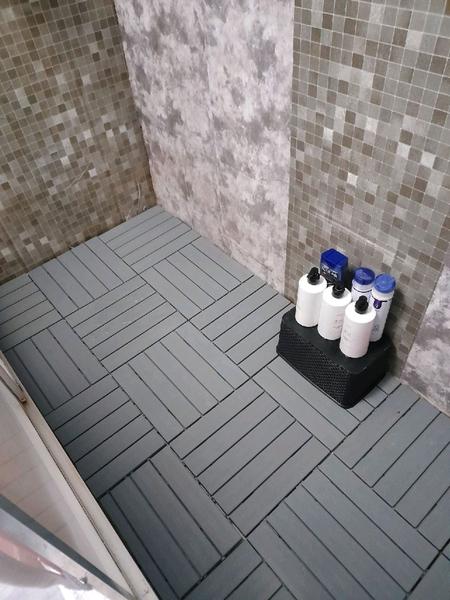 Imagem de KIT 28 DECK MODULAR ANTIDERRAPANTE PLÁSTICO 30x30 PISCINA VARANDA JARDIM SACADA BOX