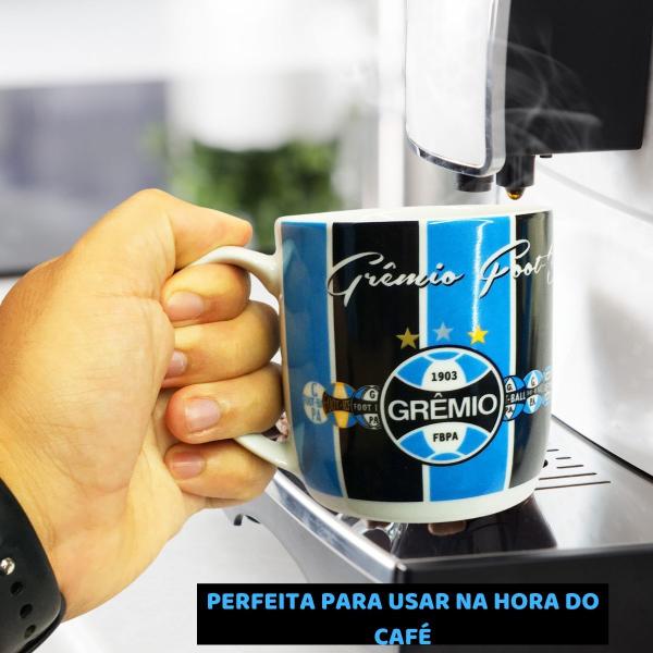 Kit 2Un Caneca Xícara Porcelana Reforçada 300ml Azul Café Chá Escudo Emblemas Grêmio Oficial - BRASFOOT Imagem de Kit 2Un Caneca Xícara Porcelana Reforçada 300ml Azul Café Chá Escudo Emblemas Grêmio Oficial