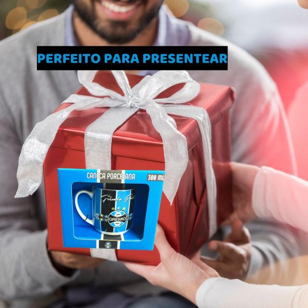 Kit 2Un Caneca Xícara Porcelana Reforçada 300ml Azul Café Chá Escudo Emblemas Grêmio Oficial - BRASFOOT Imagem de Kit 2Un Caneca Xícara Porcelana Reforçada 300ml Azul Café Chá Escudo Emblemas Grêmio Oficial