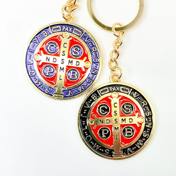 Kit 3 Chaveiros medalha proteção São Bento dourado vários detalhes - Filó modas Imagem de Kit 3 Chaveiros medalha proteção São Bento dourado vários detalhes