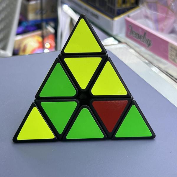 Kit 3 Cubo Mágico 2x2x2+3x3x3+pirâmide Profissional Qiyi Moyu black - moyu/qytoys Imagem de Kit 3 Cubo Mágico 2x2x2+3x3x3+pirâmide Profissional Qiyi Moyu black