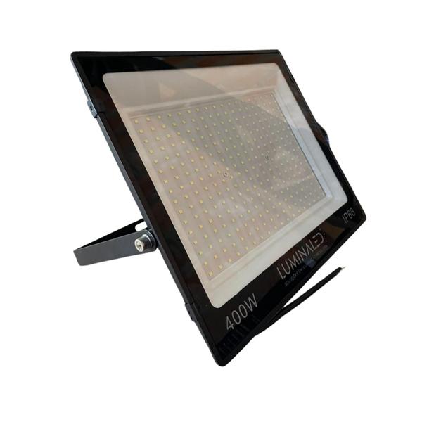 Kit 3 Refletor Holofote 400w Carcaça Preto Ip66 Bivolt Slim Jardim Até 80% Economia de Energia Comercio Branco Frio 6500k - Luminaled Imagem de Kit 3 Refletor Holofote 400w Carcaça Preto Ip66 Bivolt Slim Jardim Até 80% Economia de Energia Comercio Branco Frio 6500k