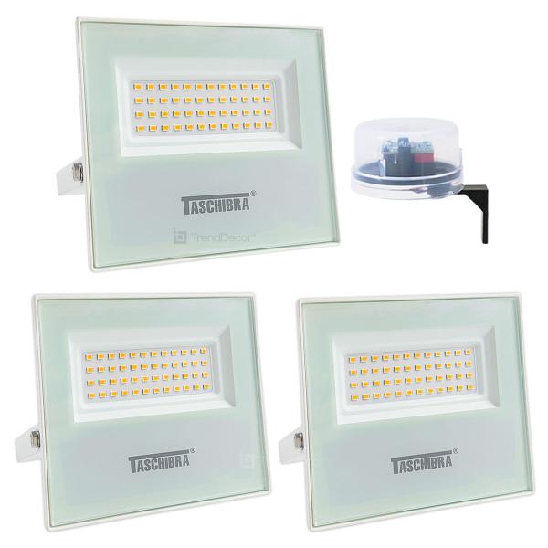 Kit 3 Refletores LED Taschibra TR 50 Slim Branco + Relé Fotocélula Qualitronix QR51 Corujito Imagem de Kit 3 Refletores LED Taschibra TR 50 Slim Branco + Relé Fotocélula Qualitronix QR51 Corujito