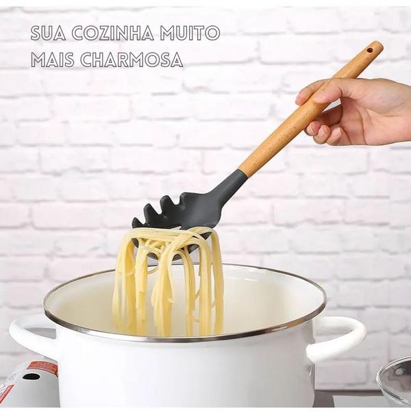 Imagem de Kit 3 Utensílios de Cozinha Em Silicone Cinza e Cabo Madeira