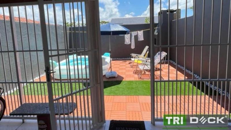 Imagem de KIT 30 DECK MODULAR ANTIDERRAPANTE PLÁSTICO 30x30 PISCINA VARANDA JARDIM SACADA BOX