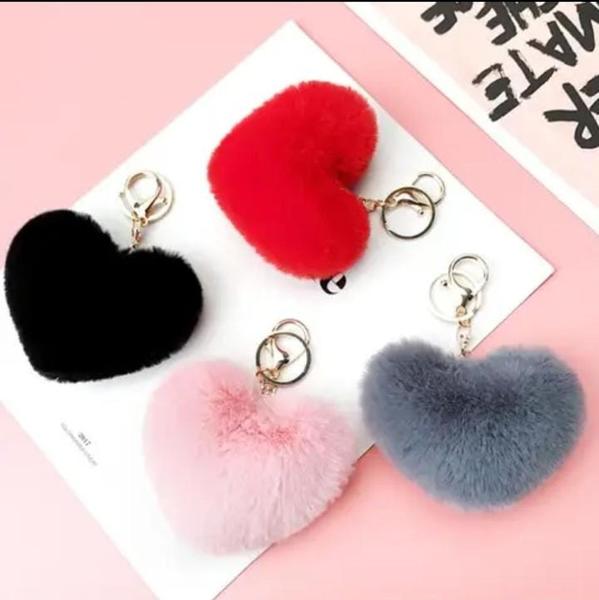 Imagem de Kit 4 chaveiros coração pompom macio  11cm fashion