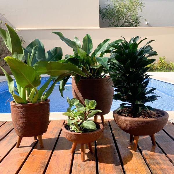 Kit 4 Vasos Para Plantas E Decoração Com Tripé De Madeira - Alpe & Aritana Imagem de Kit 4 Vasos Para Plantas E Decoração Com Tripé De Madeira