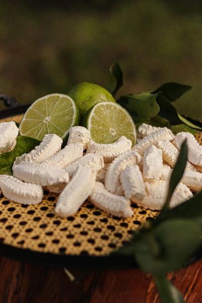 Kit 5 Biscoito Maisena com Raspa de Limão Fruta Natural - KEBIS BISCOITOS CASEIROS Imagem de Kit 5 Biscoito Maisena com Raspa de Limão Fruta Natural