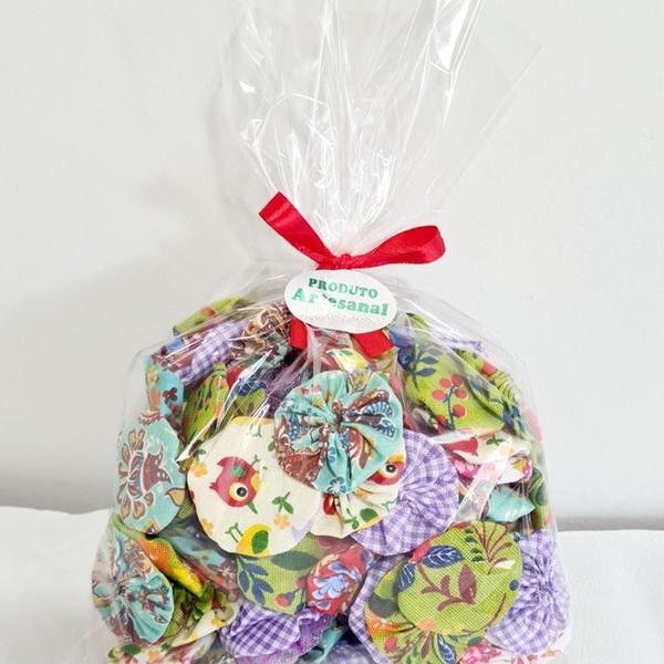 Kit 50 Fuxicos de Chitão 5 cm em cores sortidas - Fabricação Própria Imagem de Kit 50 Fuxicos de Chitão 5 cm em cores sortidas