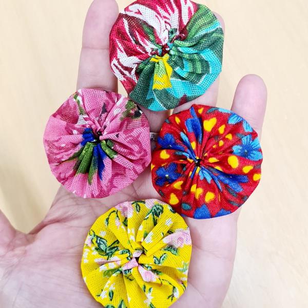 Kit 50 Fuxicos de Chitão 5 cm em cores sortidas - Fabricação Própria Imagem de Kit 50 Fuxicos de Chitão 5 cm em cores sortidas