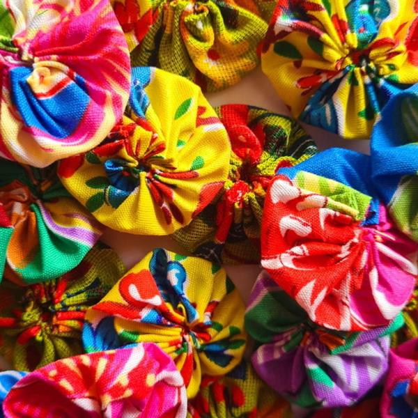 Kit 50 Fuxicos de Chitão 5 cm em cores sortidas - Fabricação Própria Imagem de Kit 50 Fuxicos de Chitão 5 cm em cores sortidas
