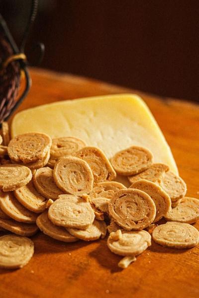 Kit 7 Biscoito Caseiro Disquinho de Queijo Natural - KEBIS BISCOITOS CASEIROS Imagem de Kit 7 Biscoito Caseiro Disquinho de Queijo Natural
