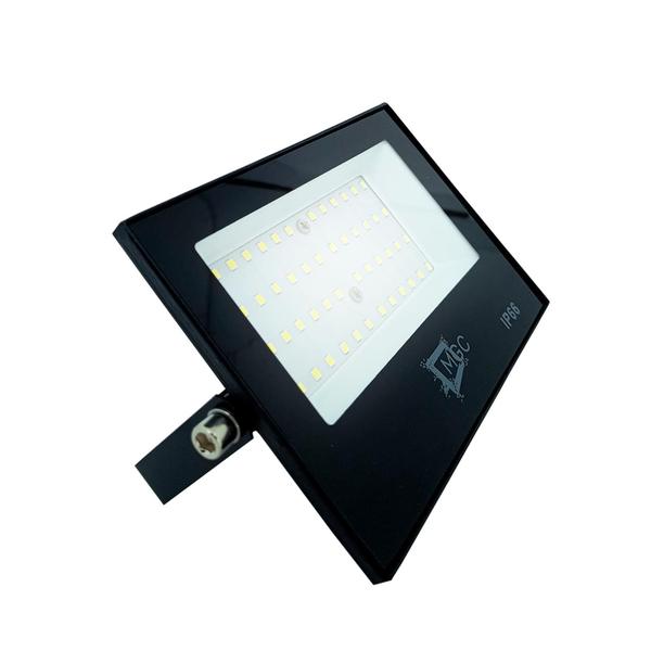 kit 8 Refletor Led Holofote 200w Branco Frio A Prova D'Agua Uso Externo Alta Potência Bivolt - MGC Imagem de kit 8 Refletor Led Holofote 200w Branco Frio A Prova D'Agua Uso Externo Alta Potência Bivolt