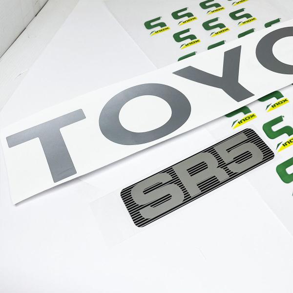 Kit Adesivos Toyota Hilux SR5 Faixa Traseira Prata Genérico - SPORTINOX Imagem de Kit Adesivos Toyota Hilux SR5 Faixa Traseira Prata Genérico