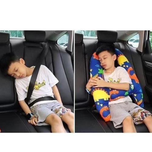 Imagem de kit Almofadas Para Carro Infantil com o passador de cinto de segurança