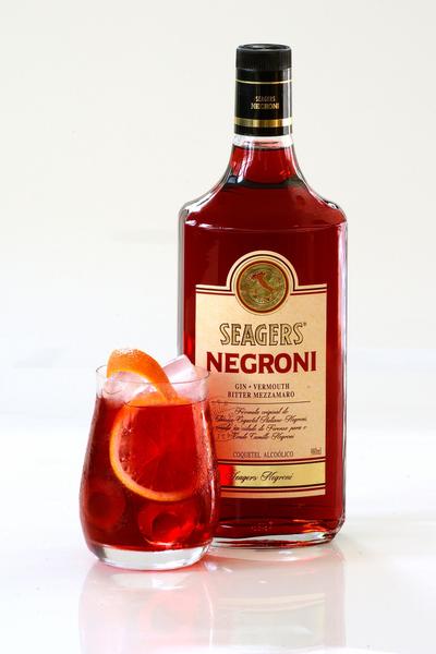 Kit Aperitivo Aperol 750ml + Gin Seagers Negroni 980ml - Aperol e Seagers Imagem de Kit Aperitivo Aperol 750ml + Gin Seagers Negroni 980ml