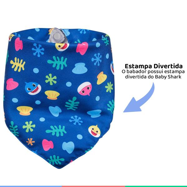 Imagem de Kit Babador Infantil Bandana Com Botão Regulável 2 Unidades Azul e Branco Baby Shark BabyGo